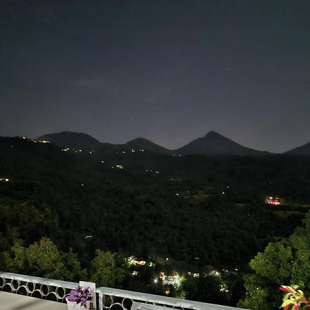 Umah De Madya & Rooftop De Madya Munduk Dış mekan fotoğraf