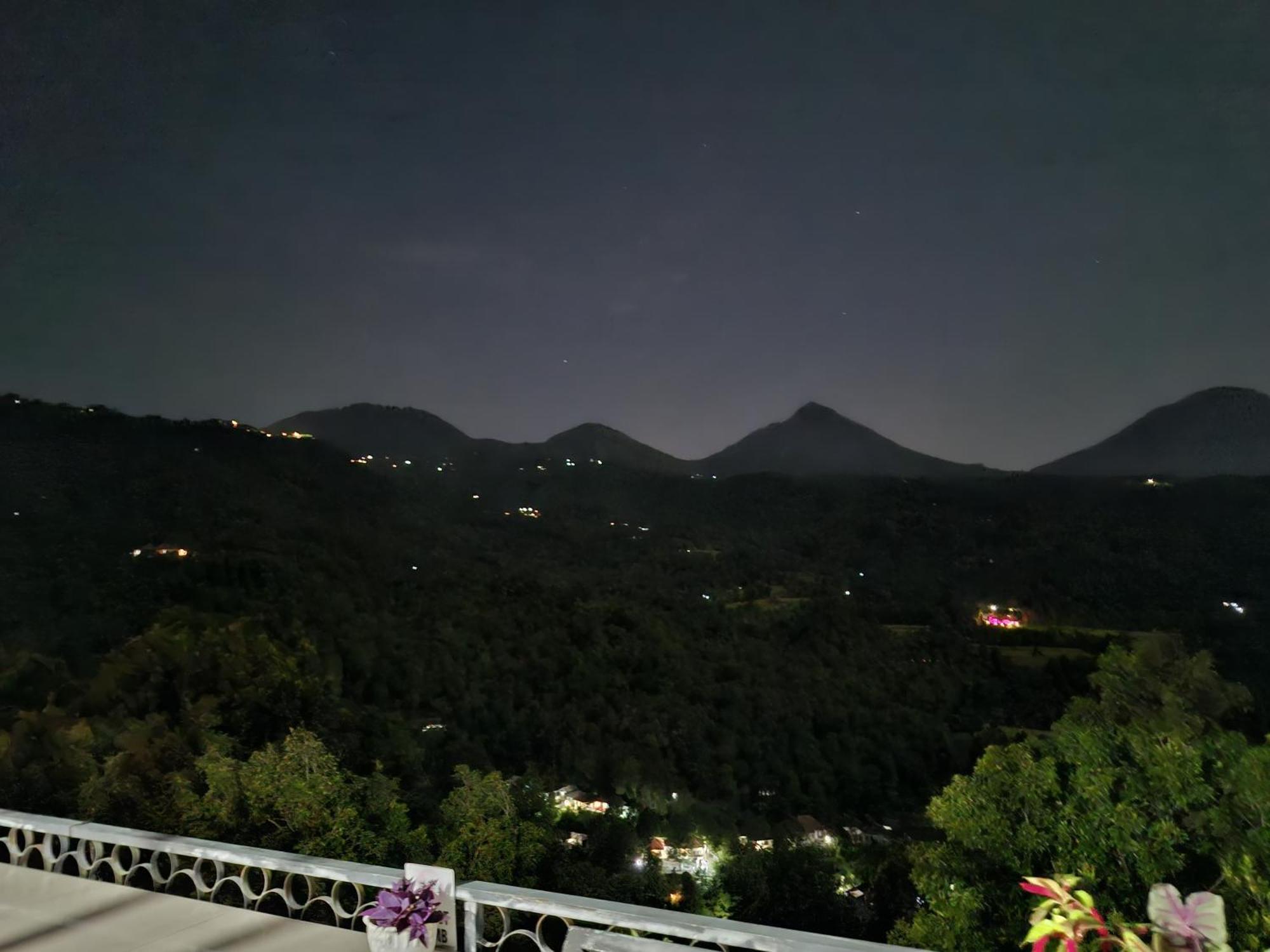 Umah De Madya & Rooftop De Madya Munduk Dış mekan fotoğraf